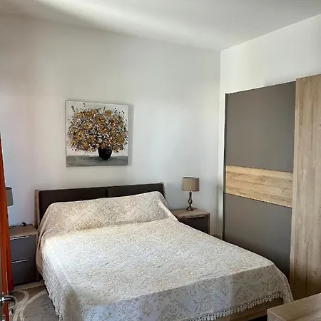 Airport Double Bedroom With Shared Bathroom, Penthouse With Bbq Facilities * Mqabba